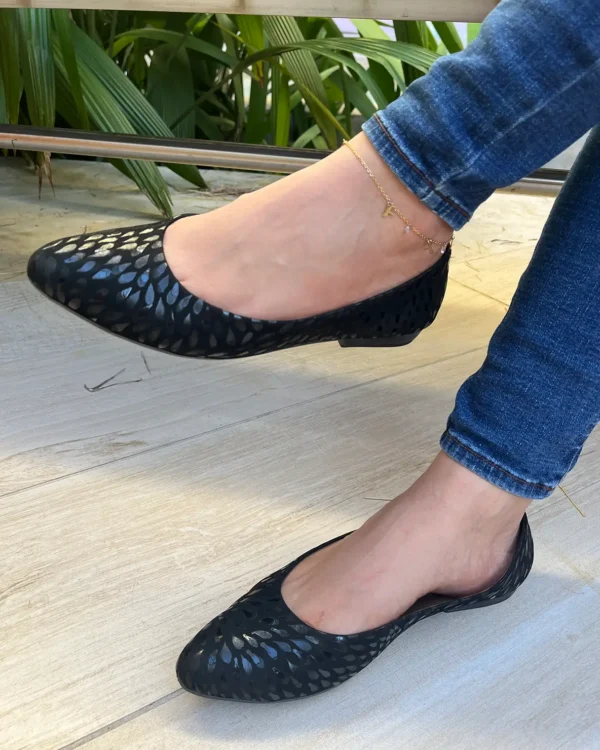 Baleta negra en cuero